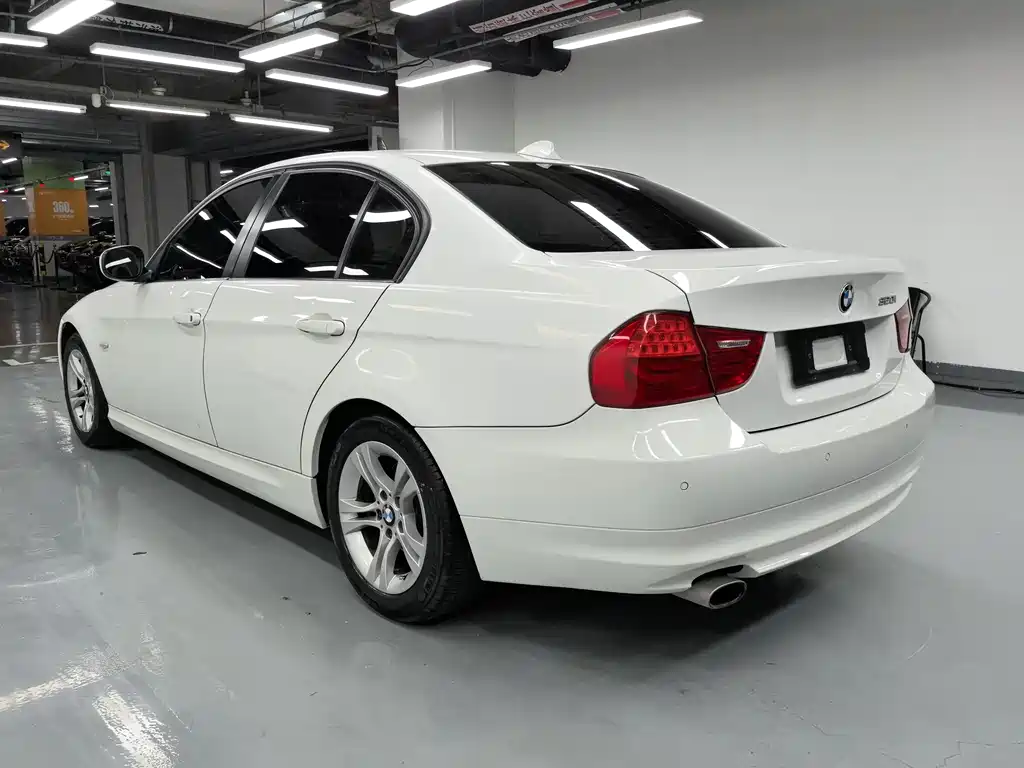 BMW 3 Series 2010 — фото 14