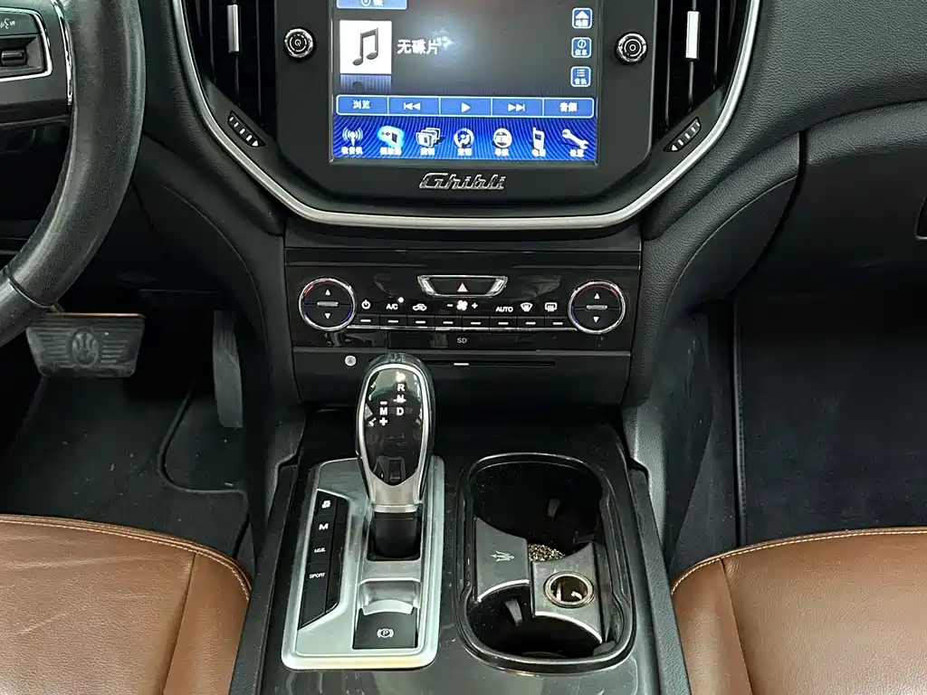Maserati Ghibli 2016 — фото 12