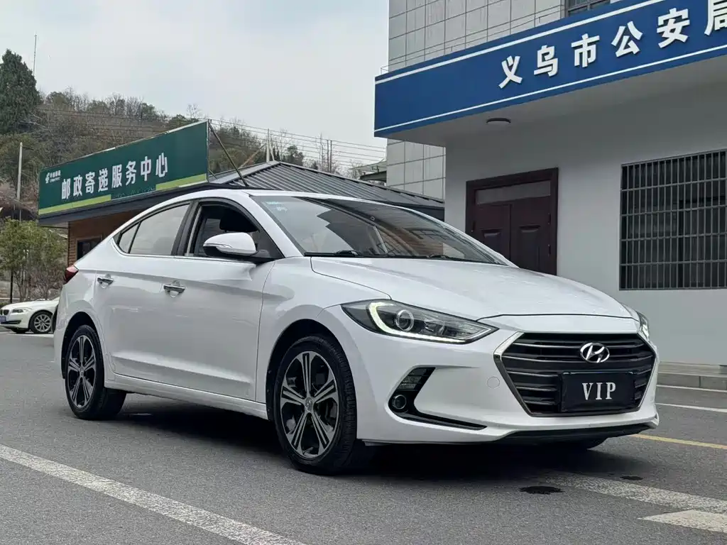 Hyundai Elantra 2019 — фото 2