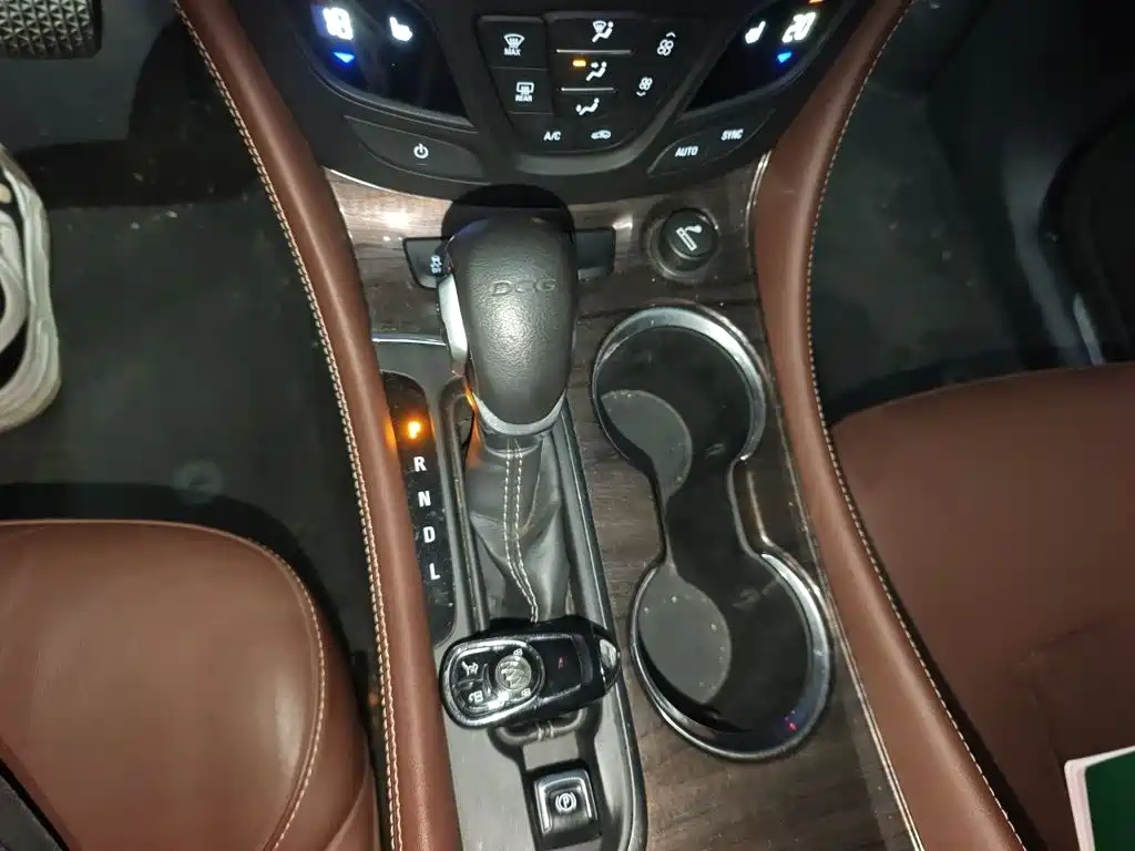 Buick Envision Plus 2017 — фото 7