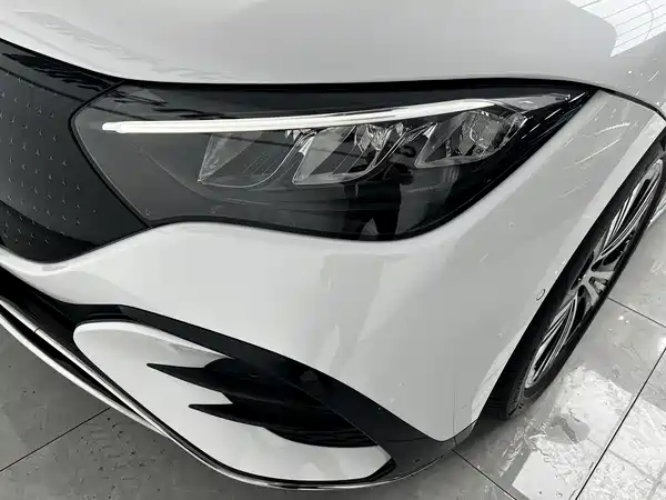 Mercedes-Benz EQE 2024