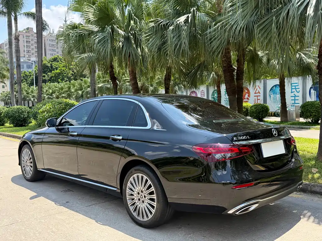 Mercedes-Benz E-Class 2022