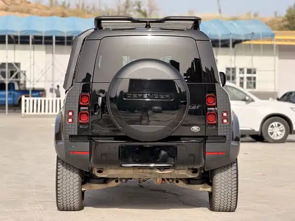 Land Rover Defender 2021