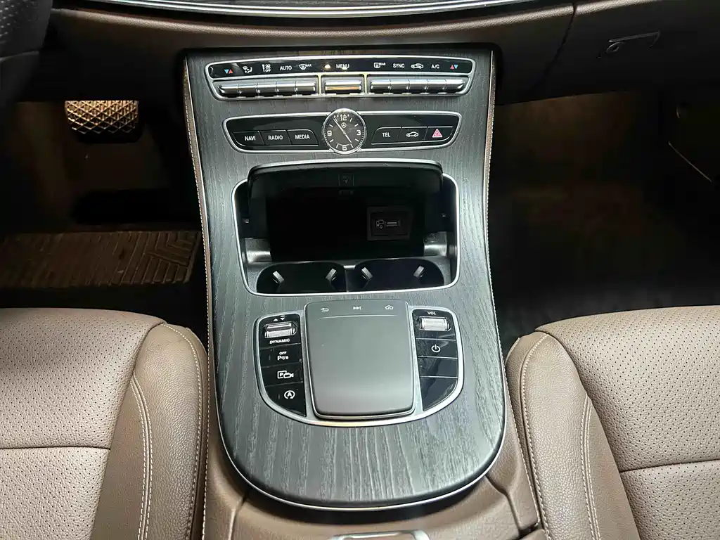 Mercedes-Benz E-Class 2020 — фото 14