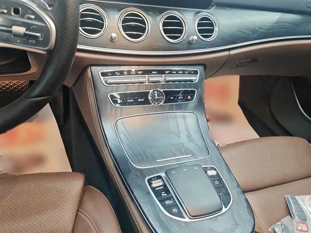 Mercedes-Benz E-Class 2019 — фото 10