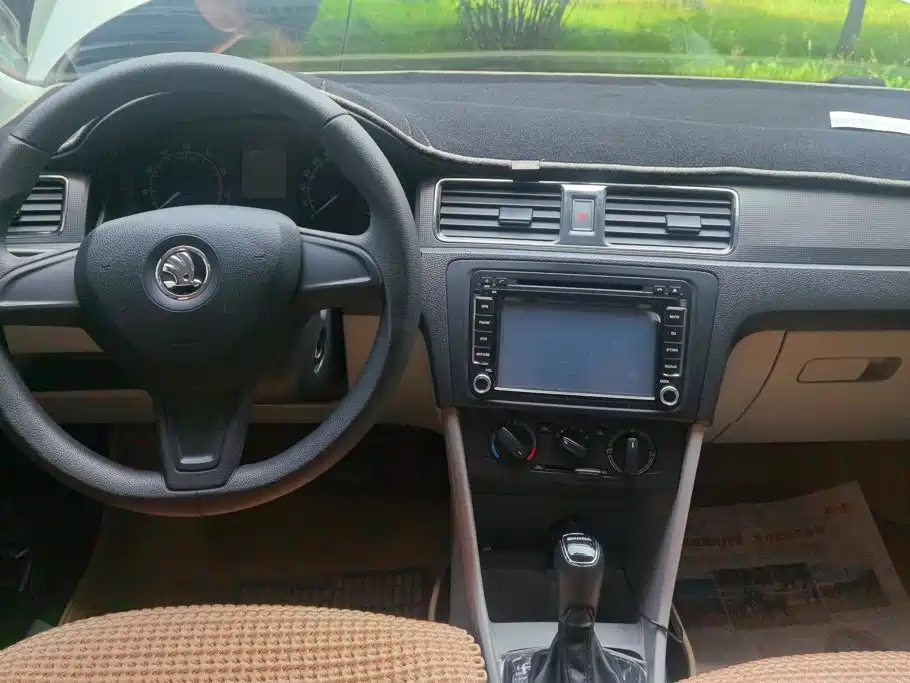 Skoda Rapid 2014 — фото 11