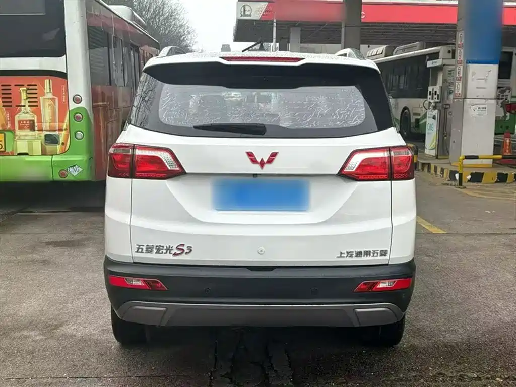 Wuling Hongguang S3 2018 — фото 9