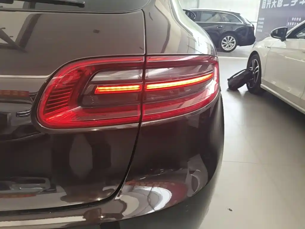 Porsche Macan 2017 — фото 24