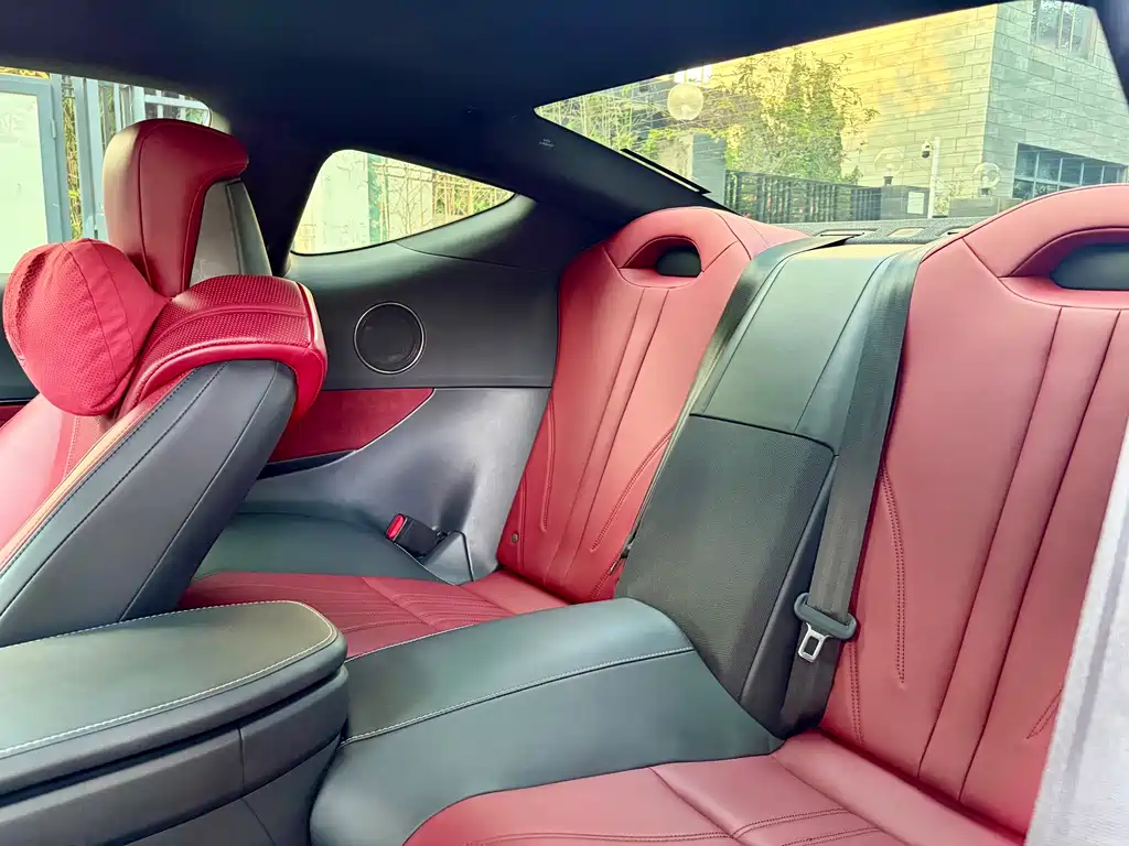 Lexus LC 2018 — фото 13