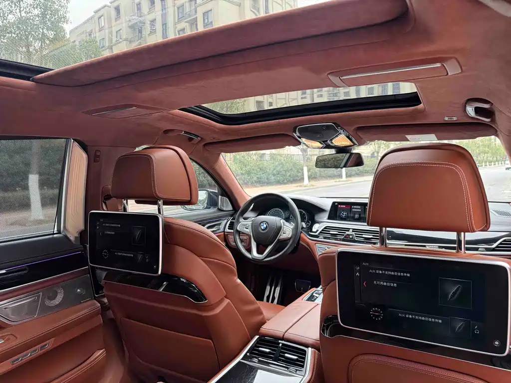 BMW 7 Series 2018 — фото 8