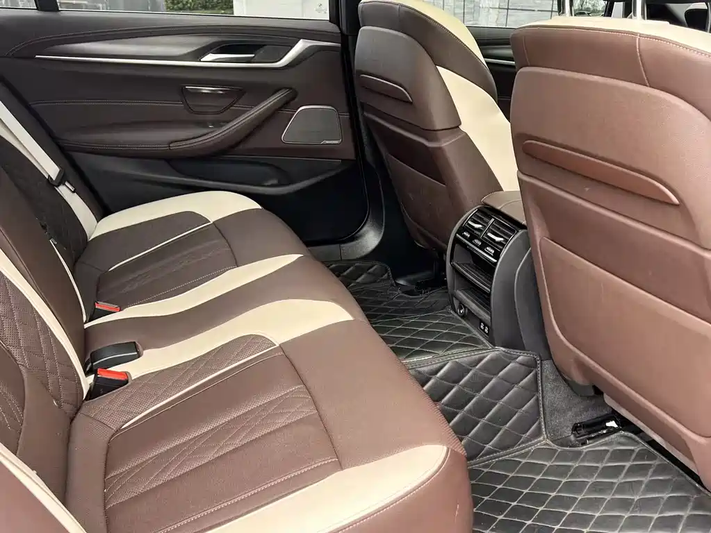 BMW 5 Series New Energy 2022 — фото 10