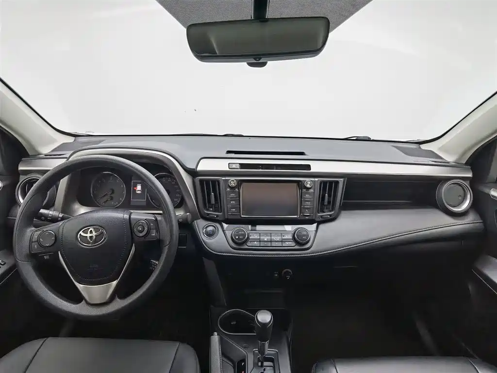 Toyota RAV4 2019 — фото 5