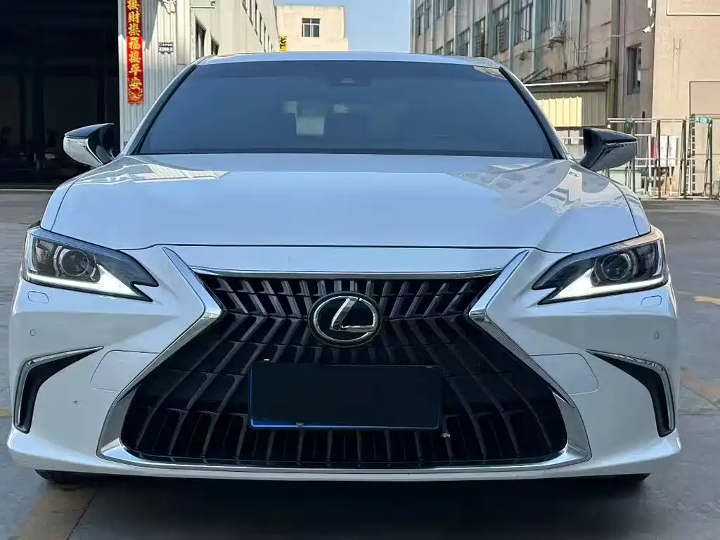 Lexus ES 2020 — фото 2