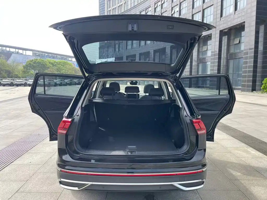 Volkswagen Tiguan L 2021 — фото 14