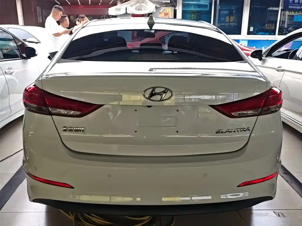 Hyundai Elantra 2020 — фото 6