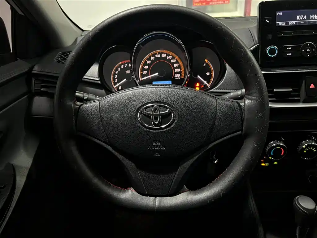 Toyota Yaris L 2021 — фото 12