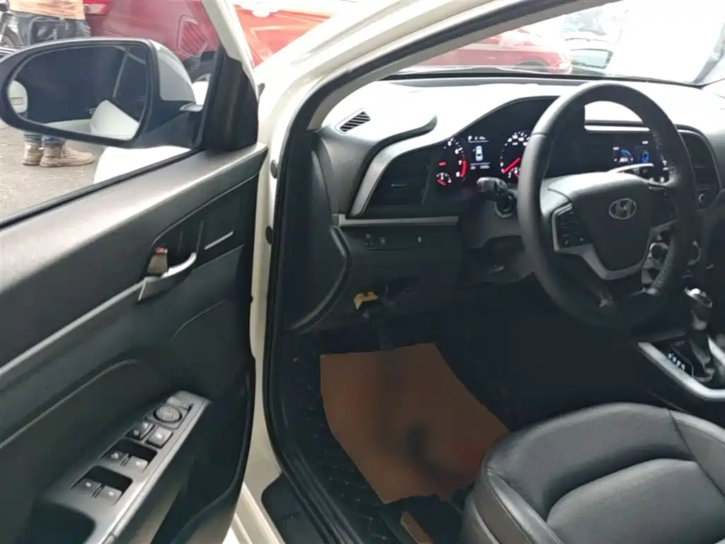 Hyundai Elantra 2020 — фото 16