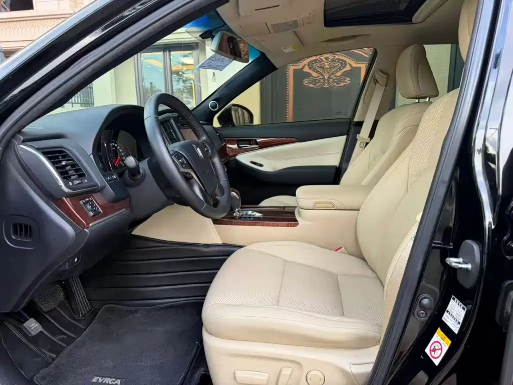 Toyota Crown 2016