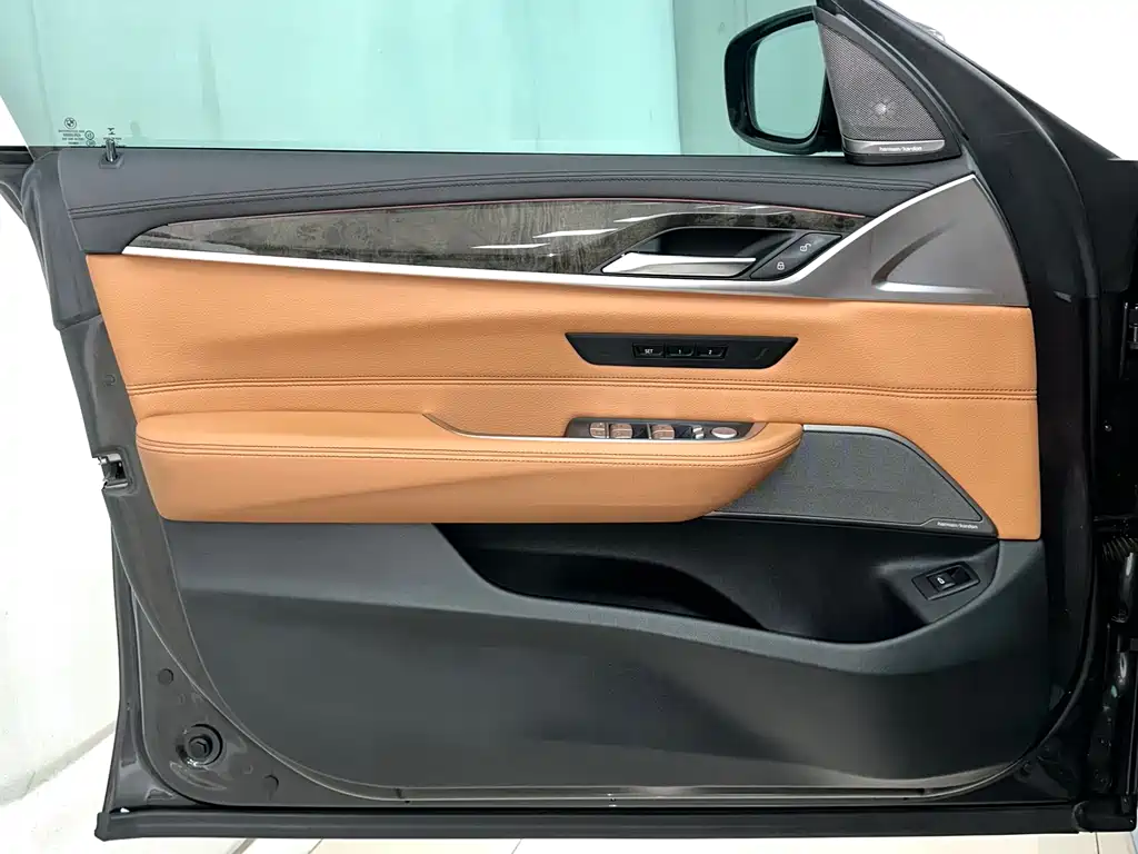 BMW 6 Series GT 2019 — фото 13