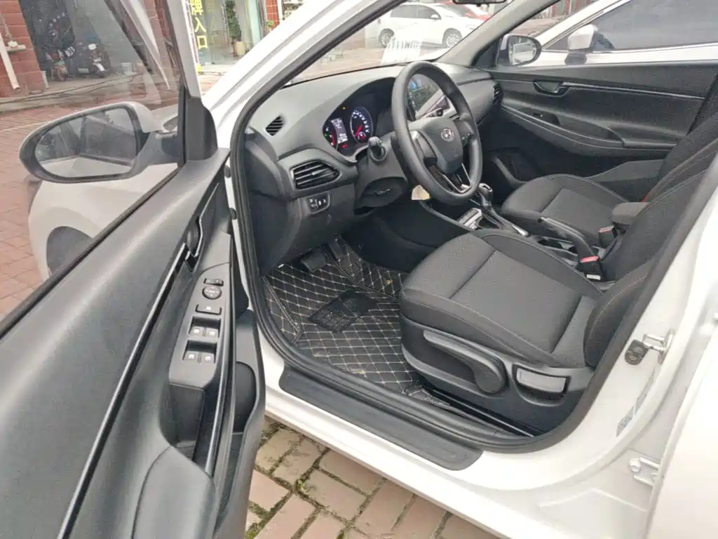 Hyundai Elantra 2021 — фото 16