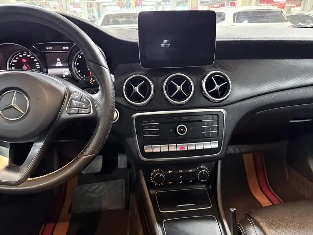 Mercedes-Benz GLA 2018 — фото 12