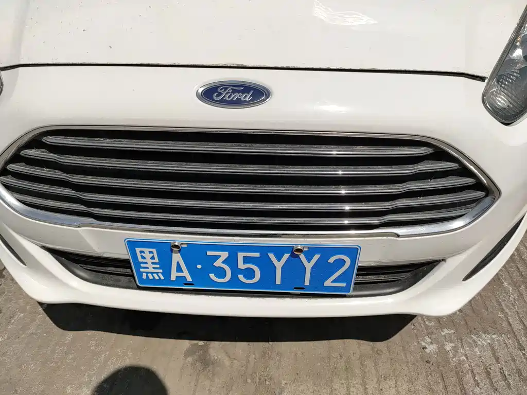 Ford Fiesta 2015 — фото 16