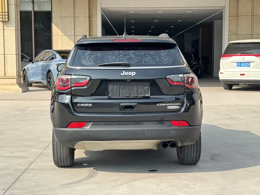 Jeep Compass 2018 — фото 10