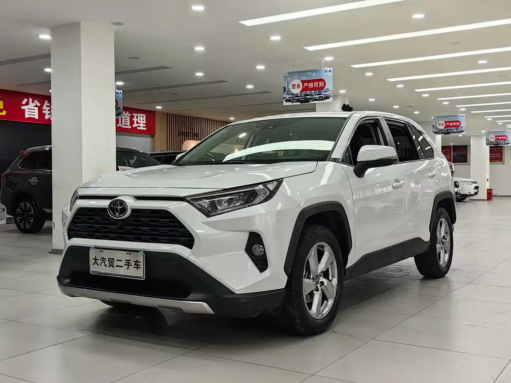 Toyota RAV4 2021 — фото 1