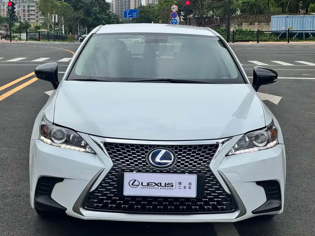 Lexus CT 2020 — фото 2
