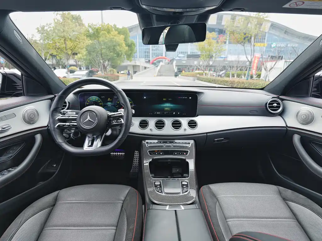 Mercedes-Benz E-Class AMG 2022 — фото 10