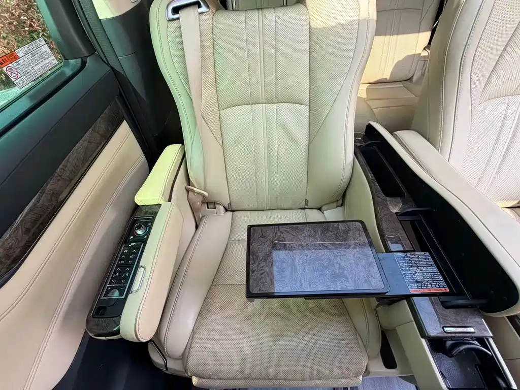Toyota Alphard 2024 — фото 17