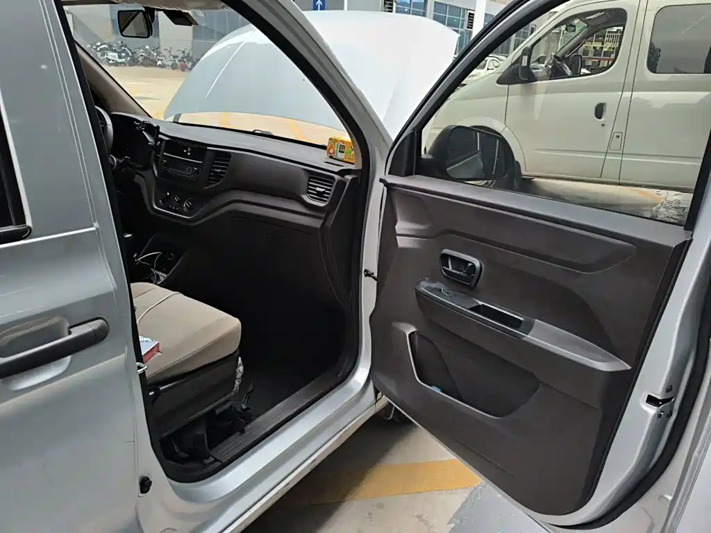 Wuling Hongguang V 2020 — фото 20