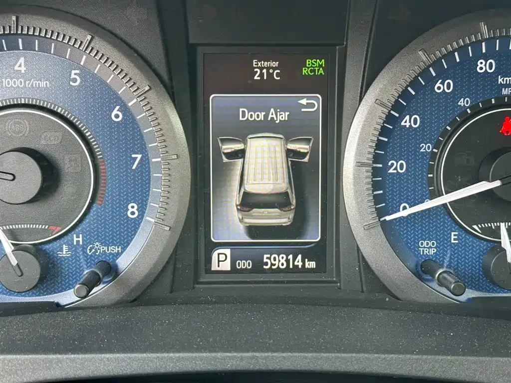 Toyota Sienna 2020 — фото 13