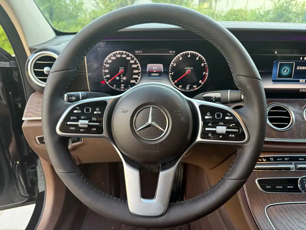 Mercedes-Benz E-Class 2018 — фото 15