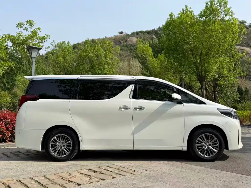 Toyota Alphard 2024 — фото 6