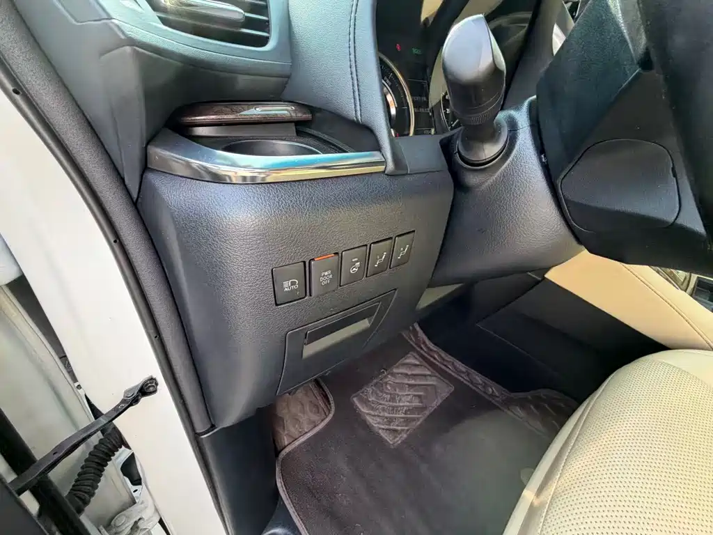 Toyota Alphard 2024 — фото 9