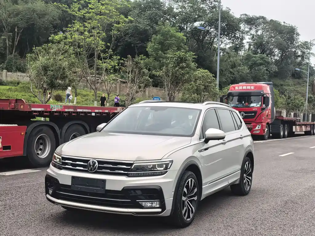 Volkswagen Tiguan L 2021 — фото 1