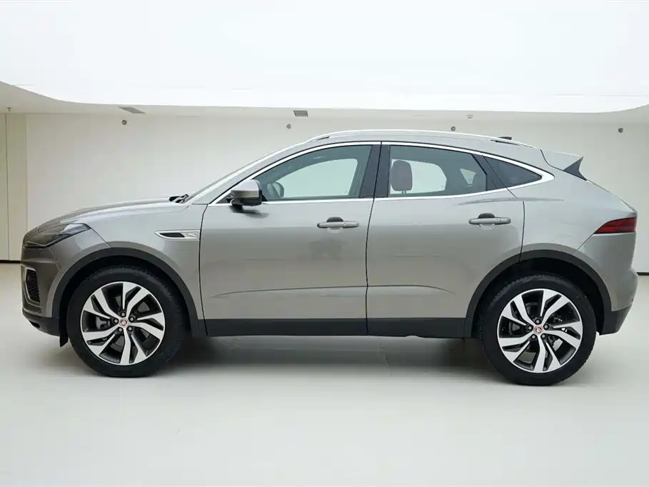 Jaguar E-PACE 2023 — фото 3