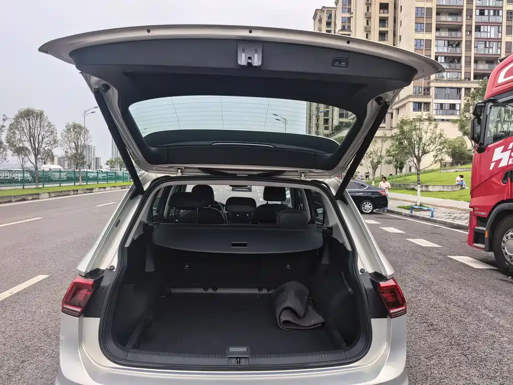 Volkswagen Tiguan L 2021 — фото 17