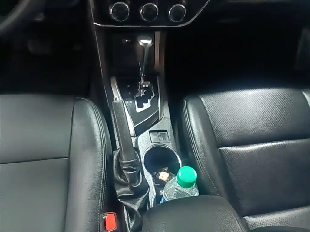 Toyota Corolla 2016 — фото 14
