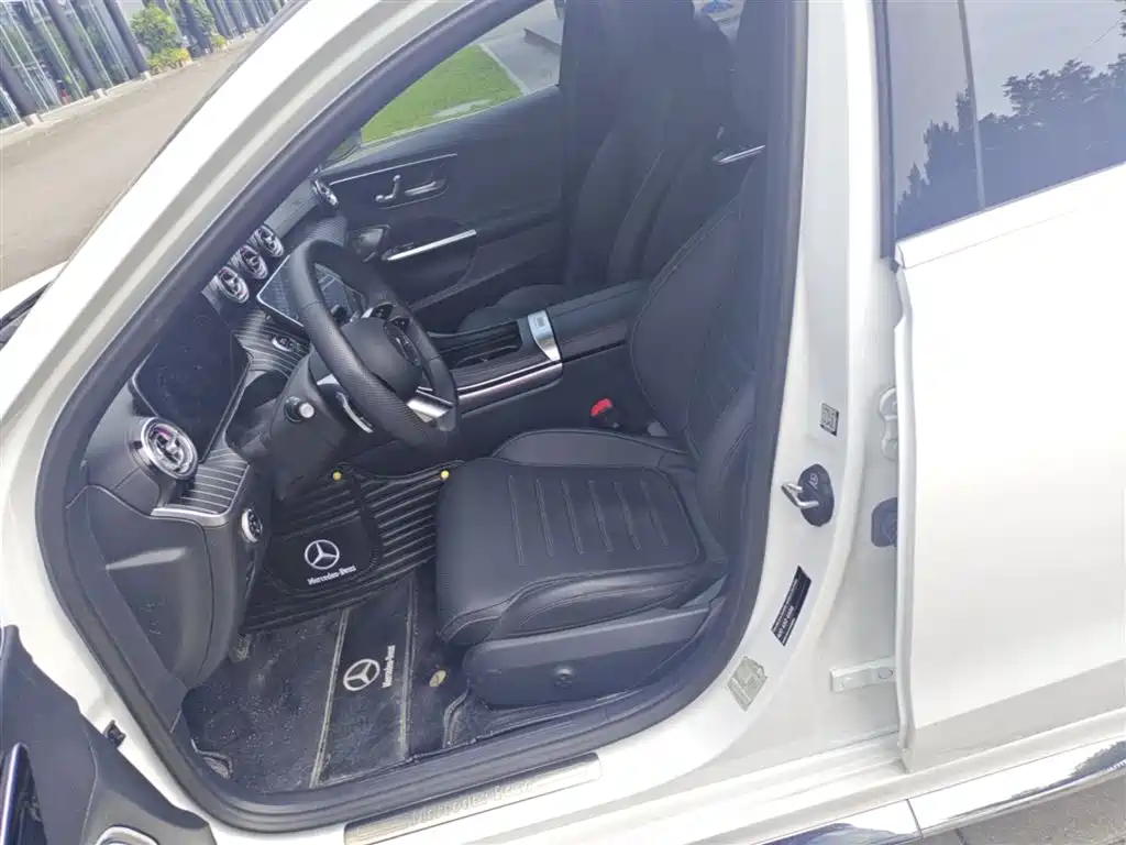 Mercedes-Benz C-Class 2023 — фото 15