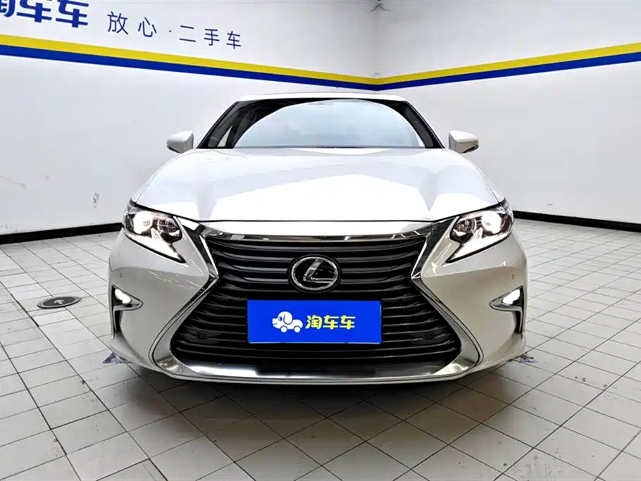Lexus ES 2018 — фото 2
