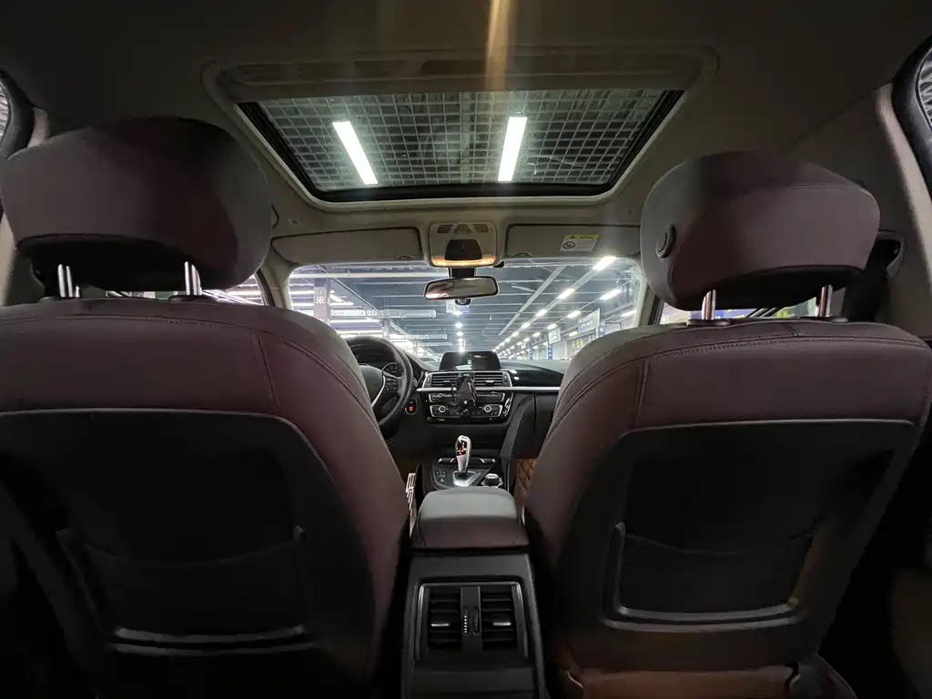 BMW 3 Series 2018 — фото 15