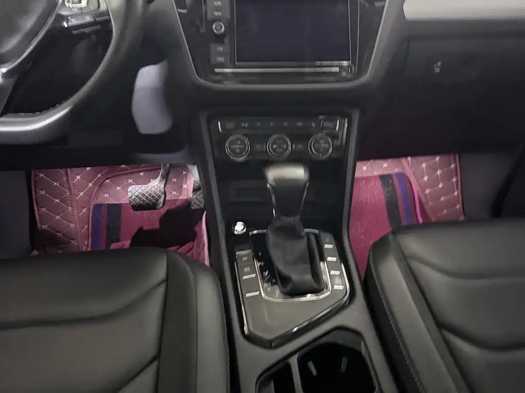 Volkswagen Tiguan L 2018 — фото 11