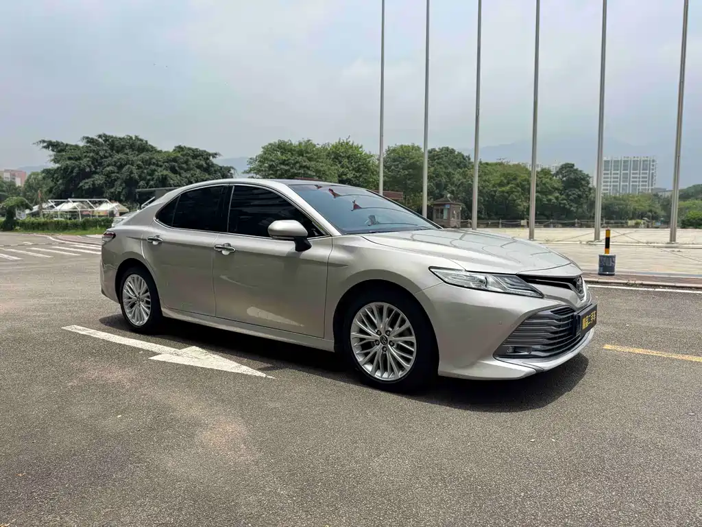 Toyota Camry 2019 — фото 3