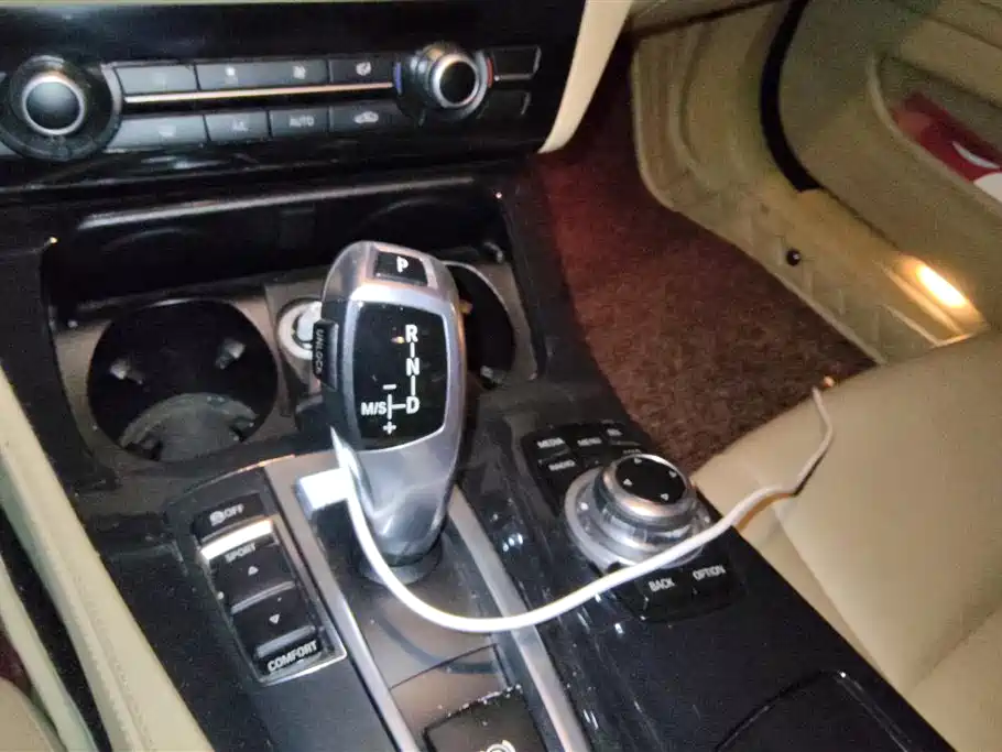 BMW 5 Series 2014 — фото 16