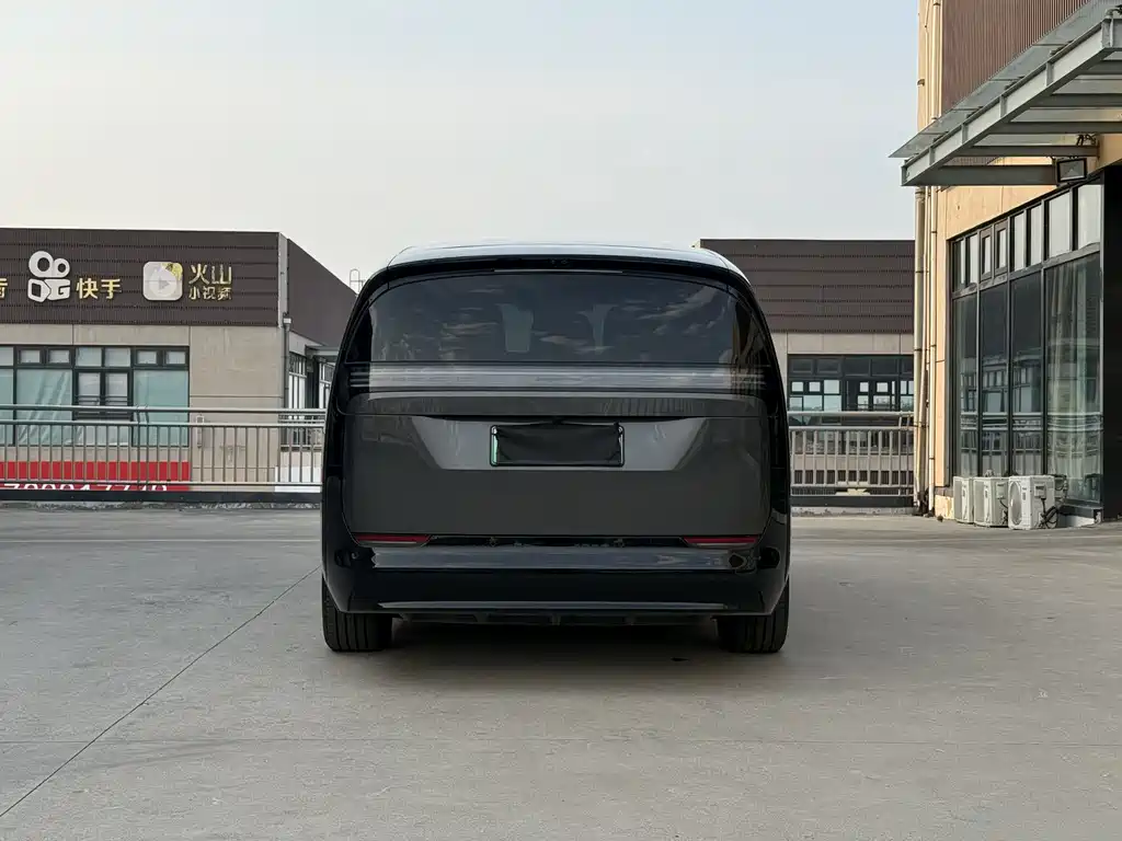 Li Auto Li MEGA 2025