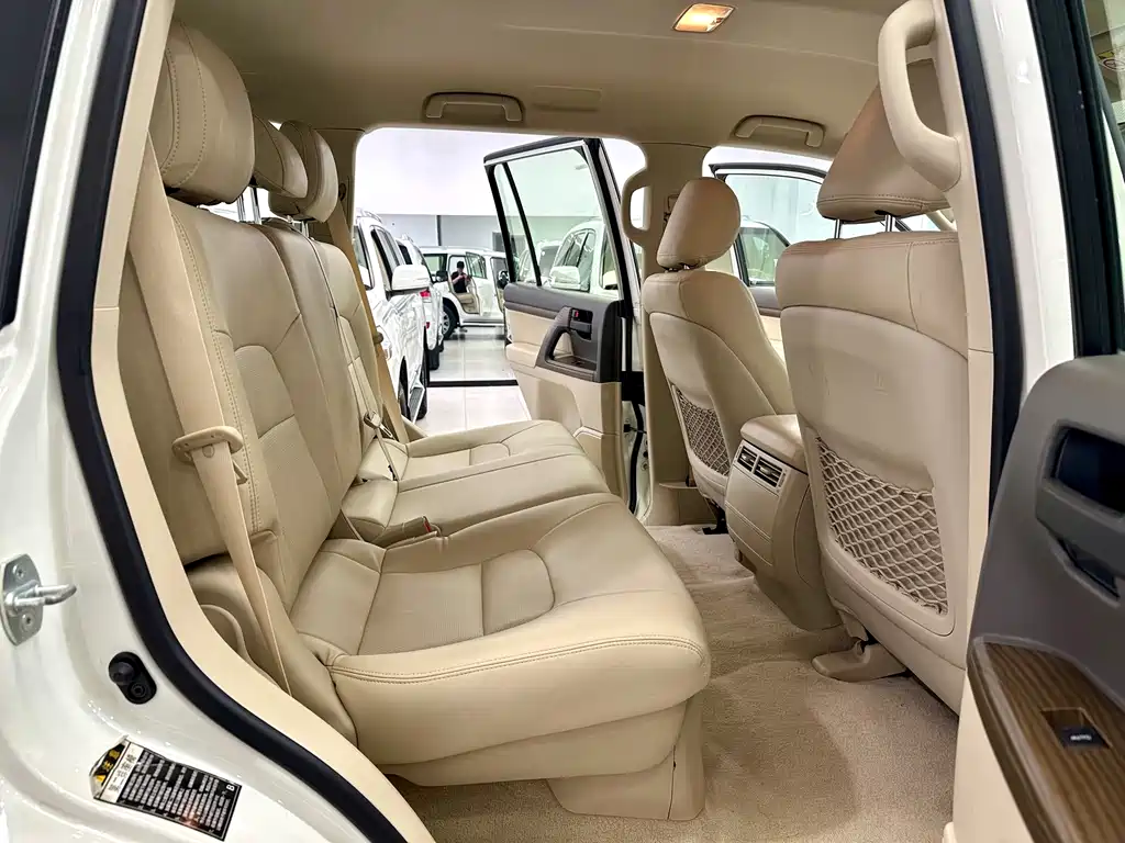 Toyota Land Cruiser 2020 — фото 8
