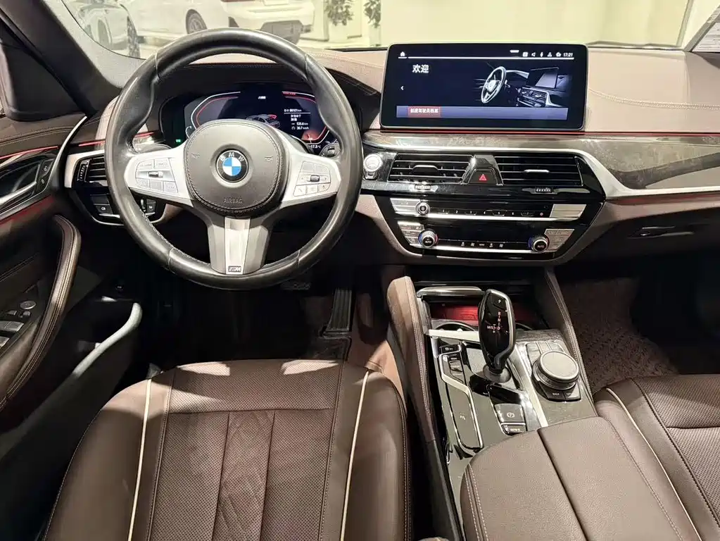 BMW 5 Series 2023 — фото 10