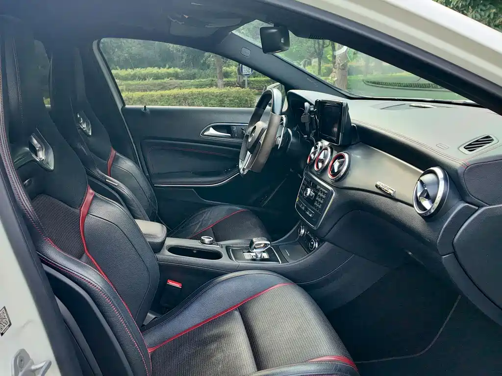 Mercedes-Benz GLA AMG 2015 — фото 15